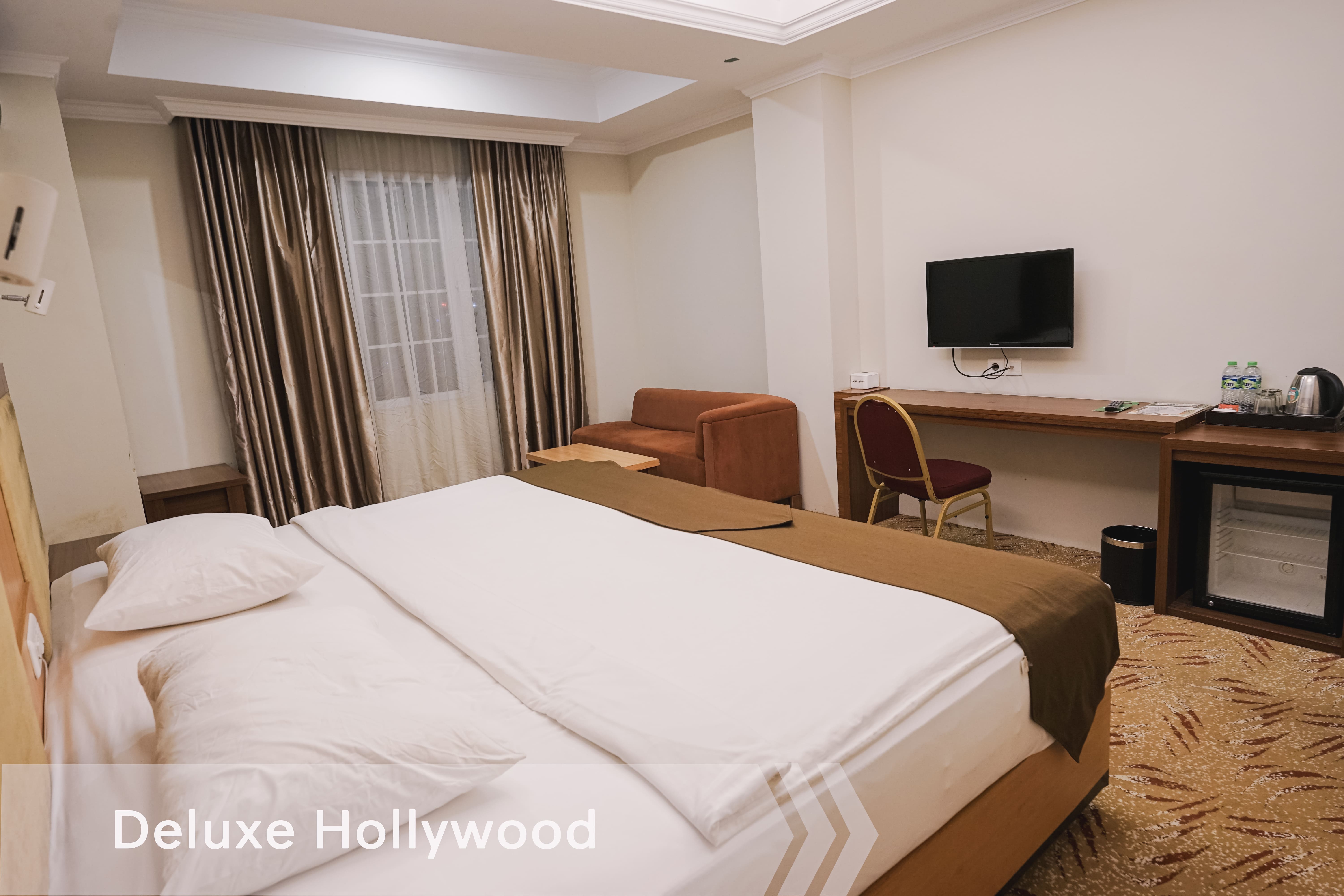 DELUXE Hollywood