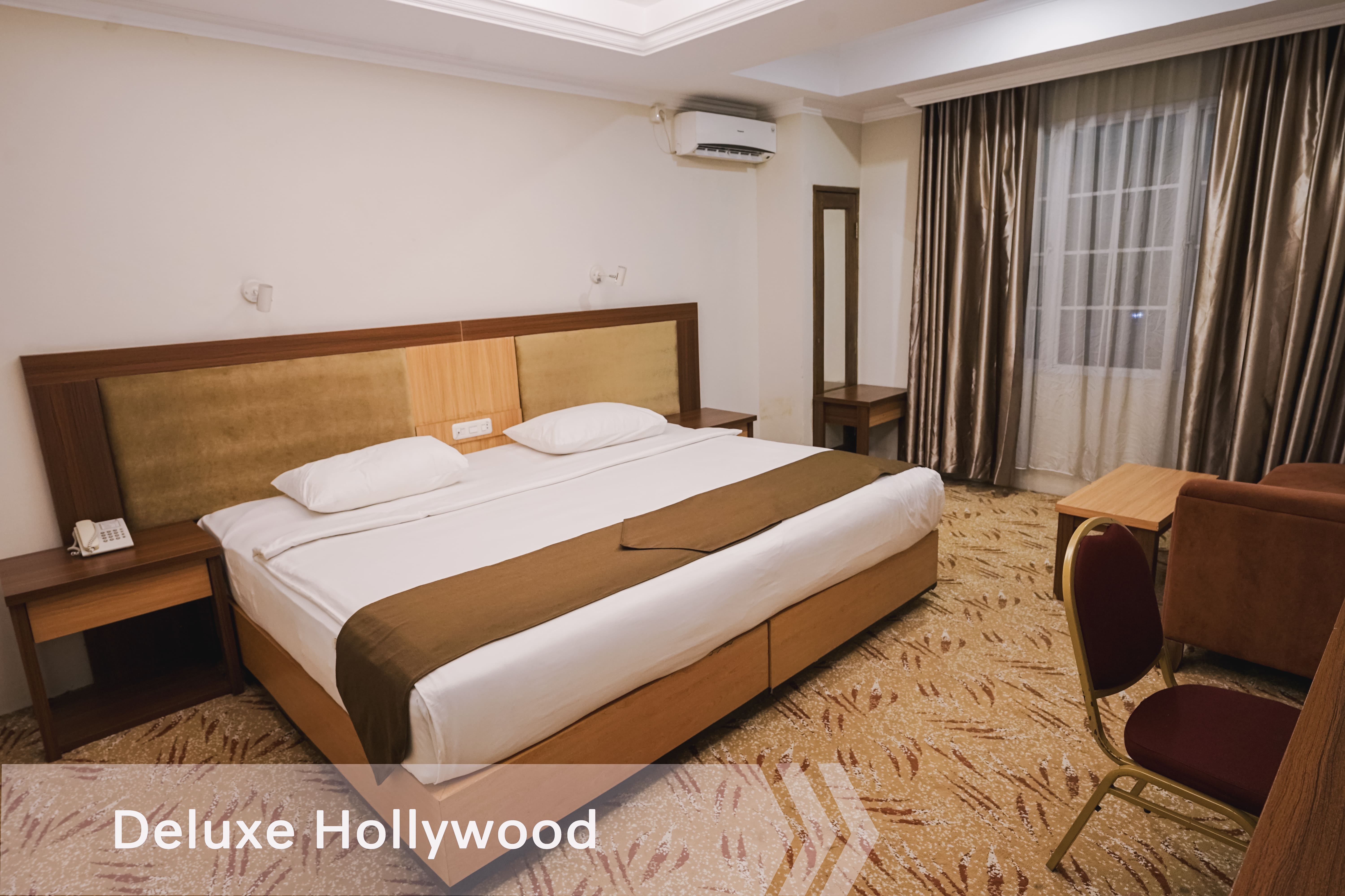 DELUXE Hollywood 2